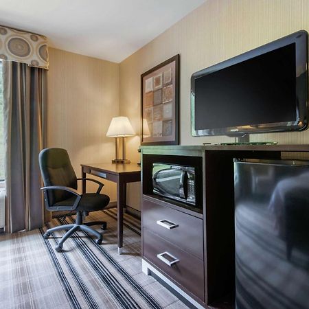 Hampton Inn Meadville Bagian luar foto