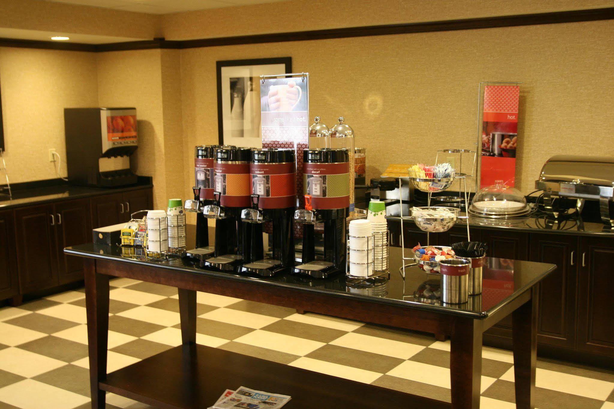 Hampton Inn Meadville Bagian luar foto