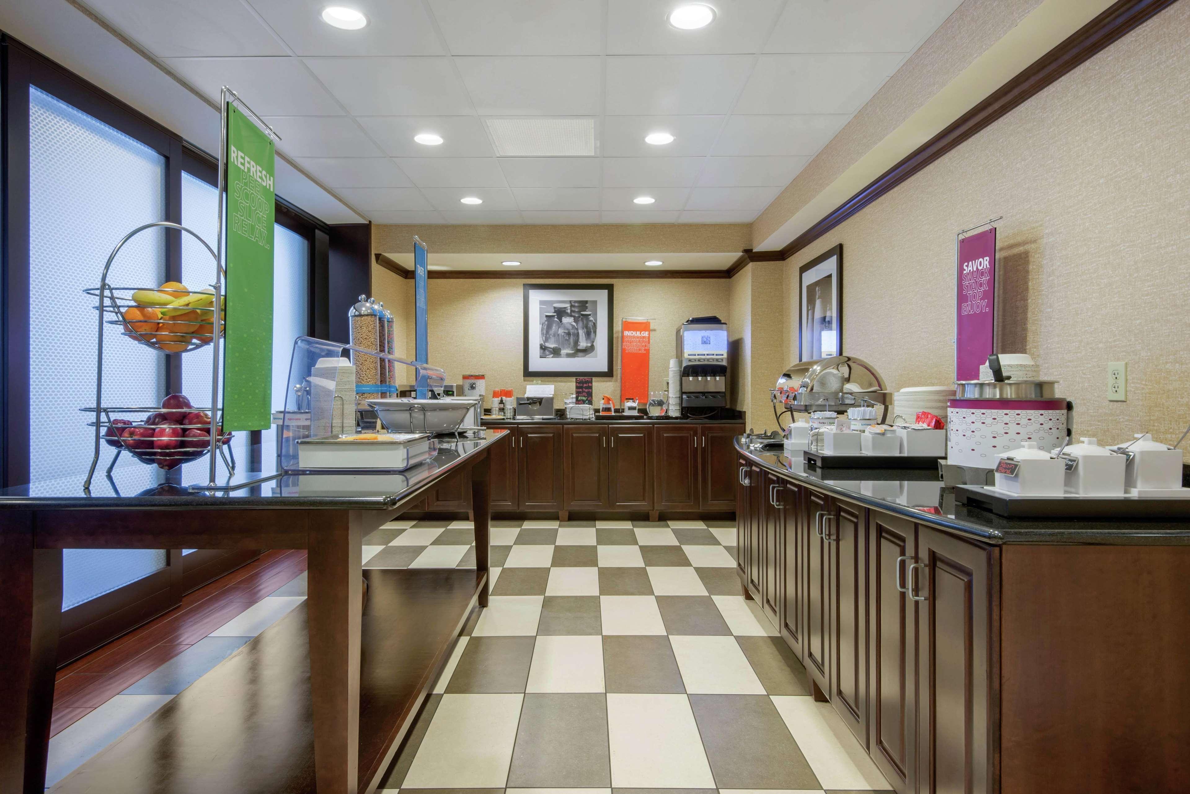 Hampton Inn Meadville Bagian luar foto