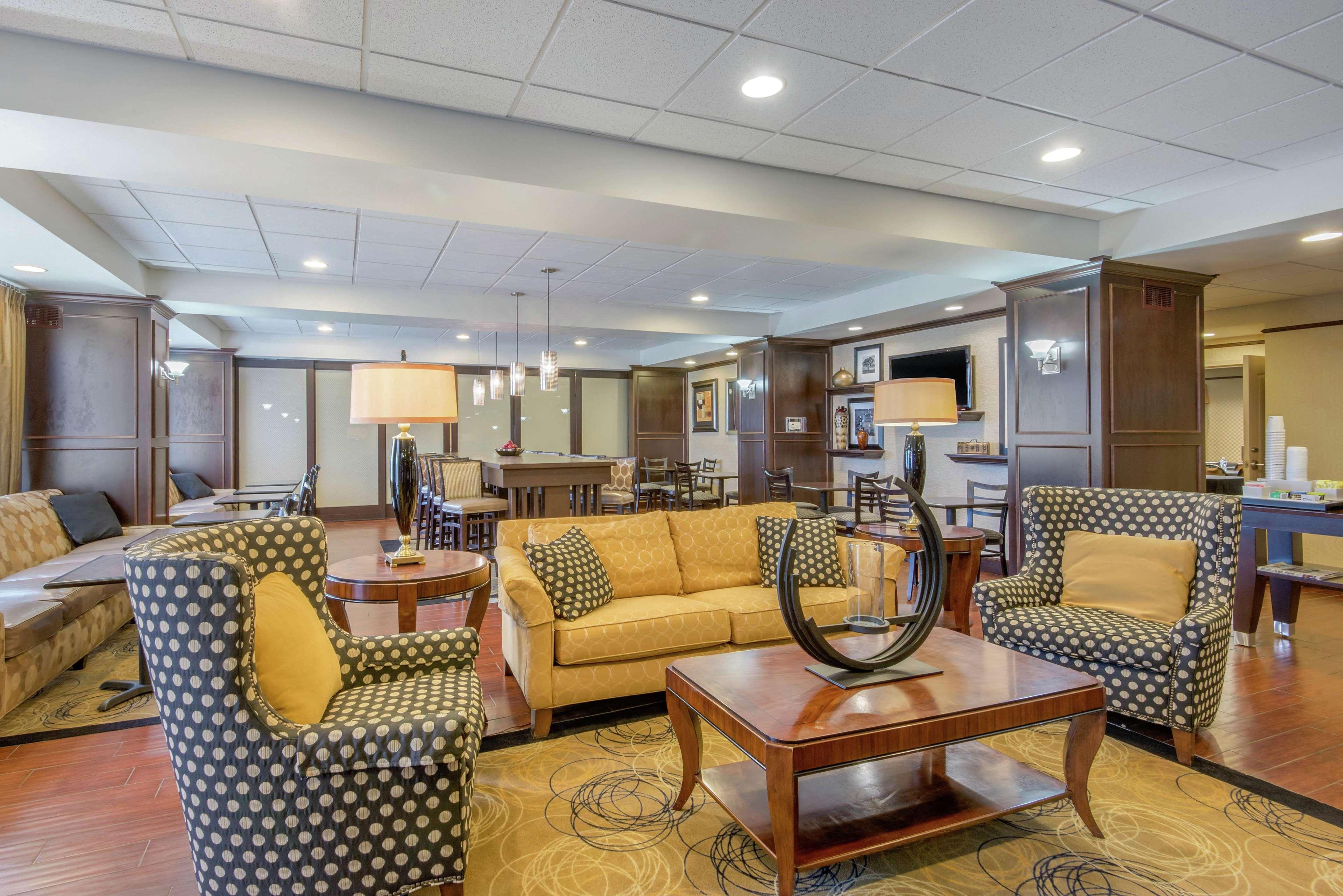 Hampton Inn Meadville Bagian luar foto