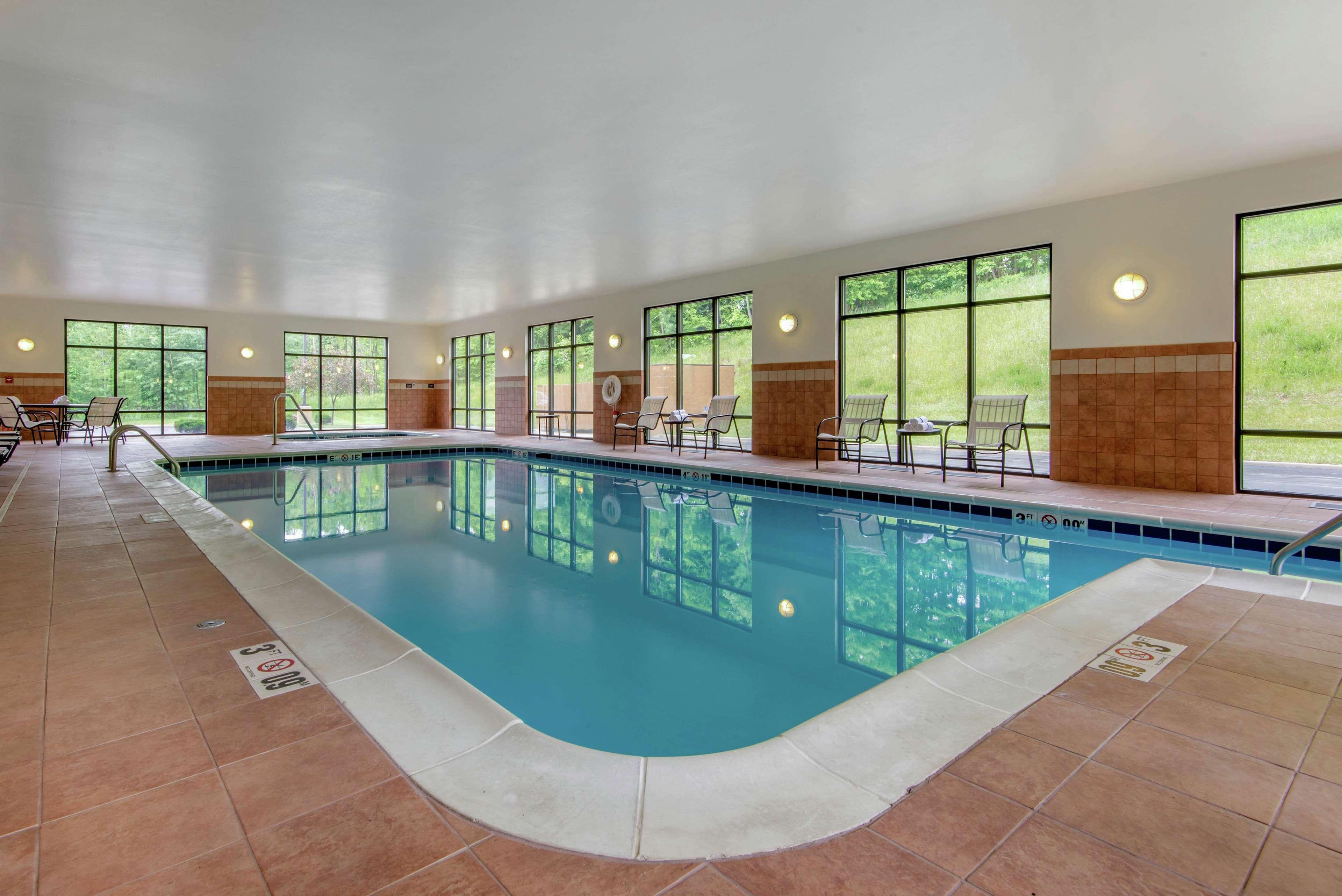 Hampton Inn Meadville Bagian luar foto