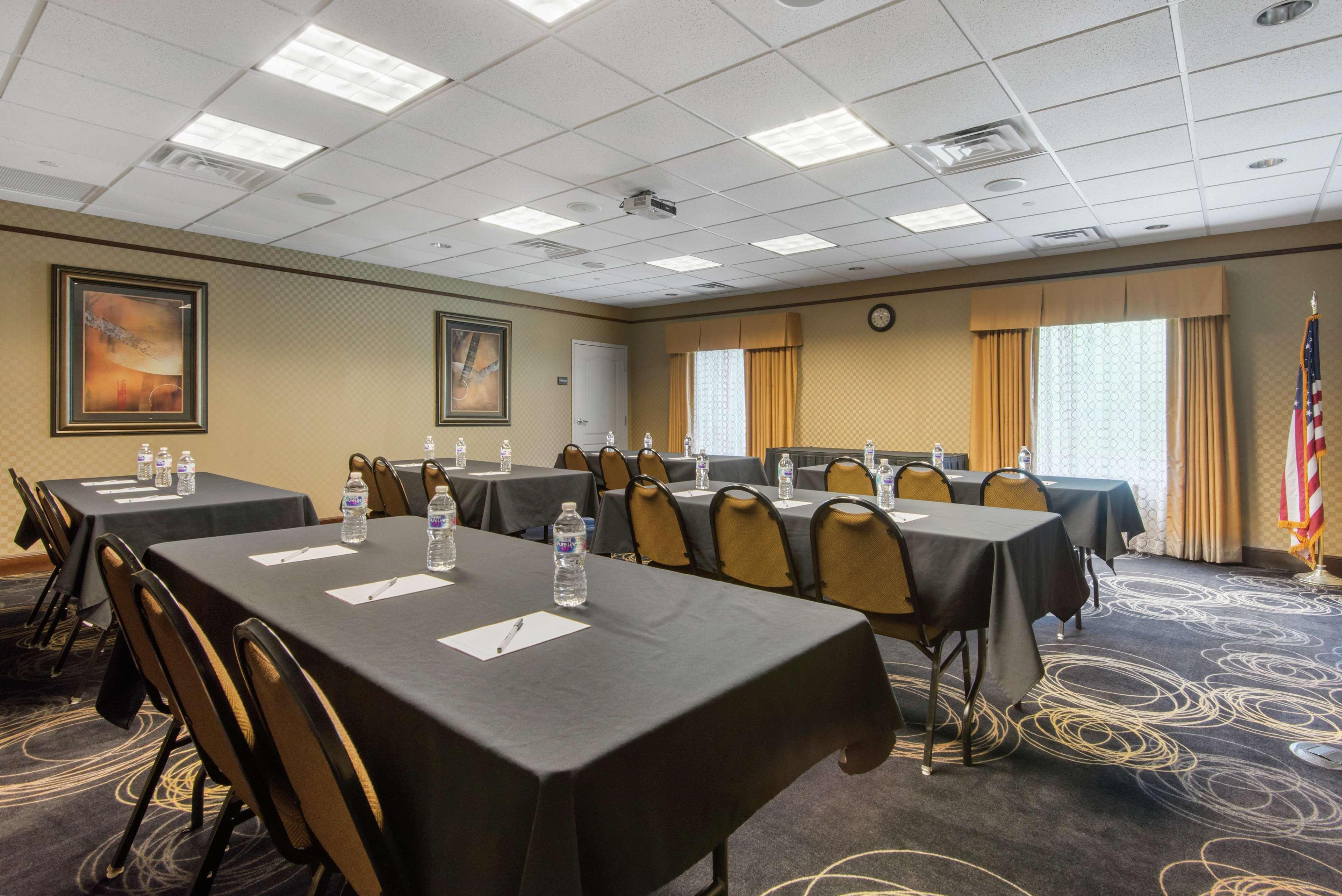 Hampton Inn Meadville Bagian luar foto