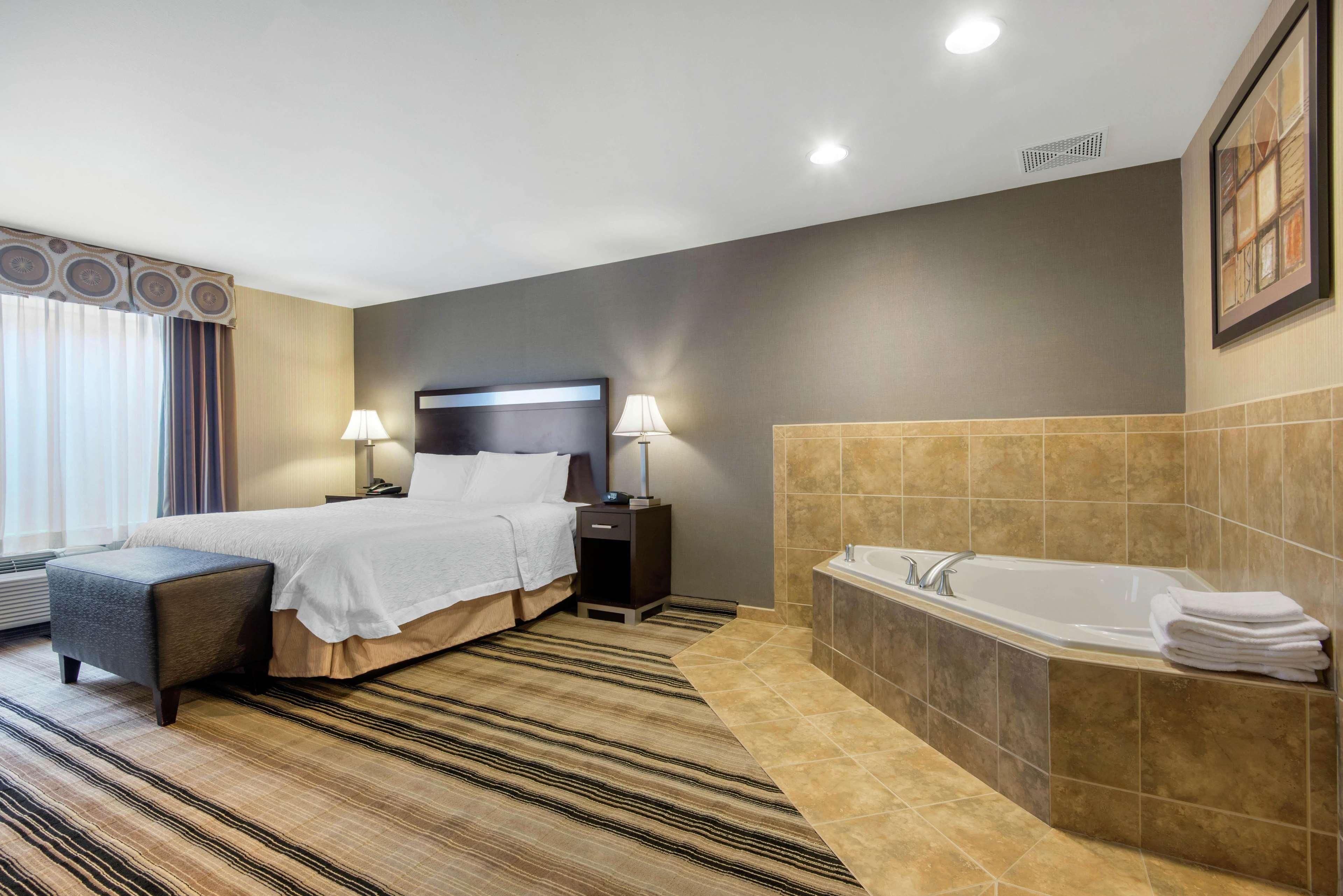 Hampton Inn Meadville Bagian luar foto