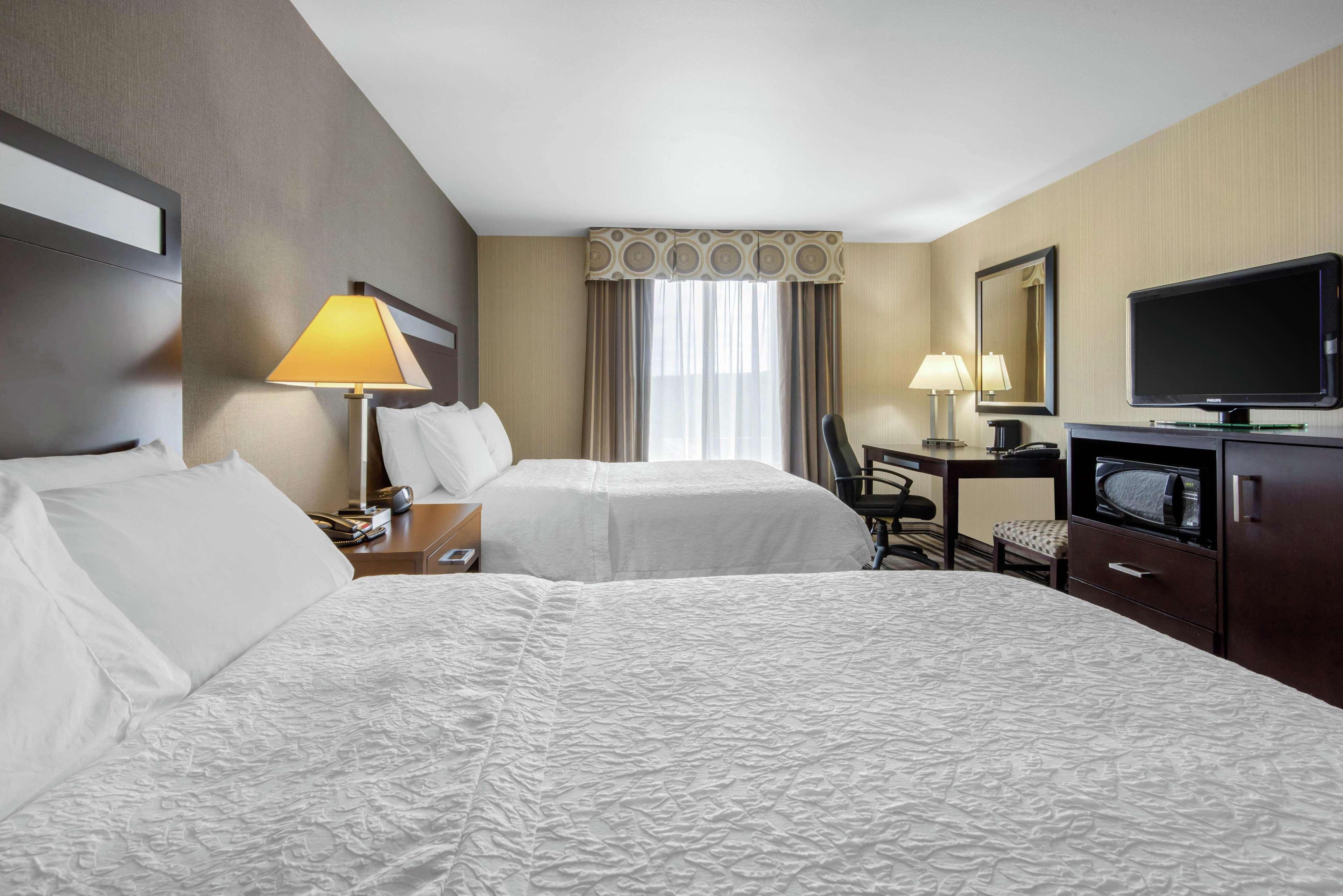 Hampton Inn Meadville Bagian luar foto