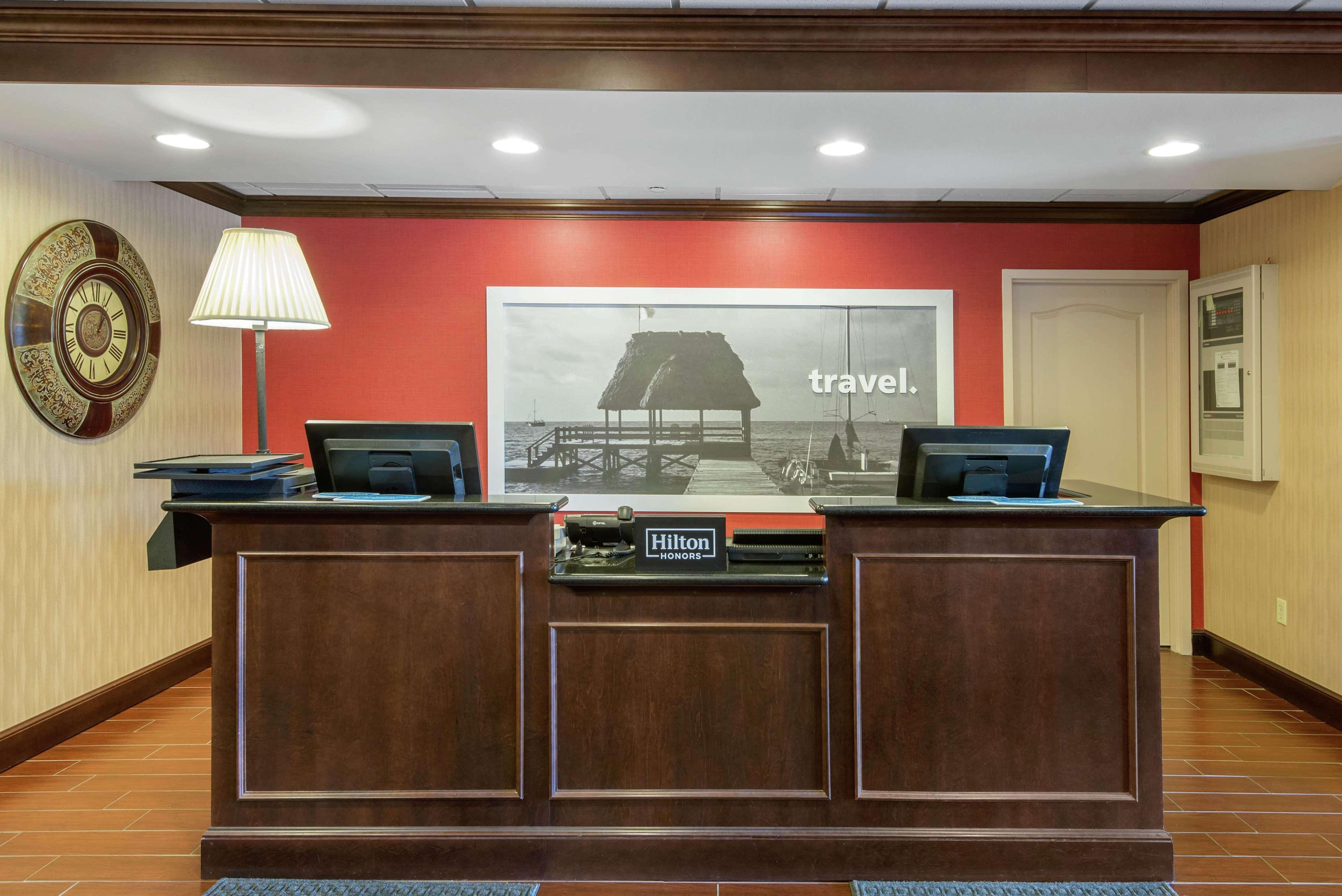 Hampton Inn Meadville Bagian luar foto