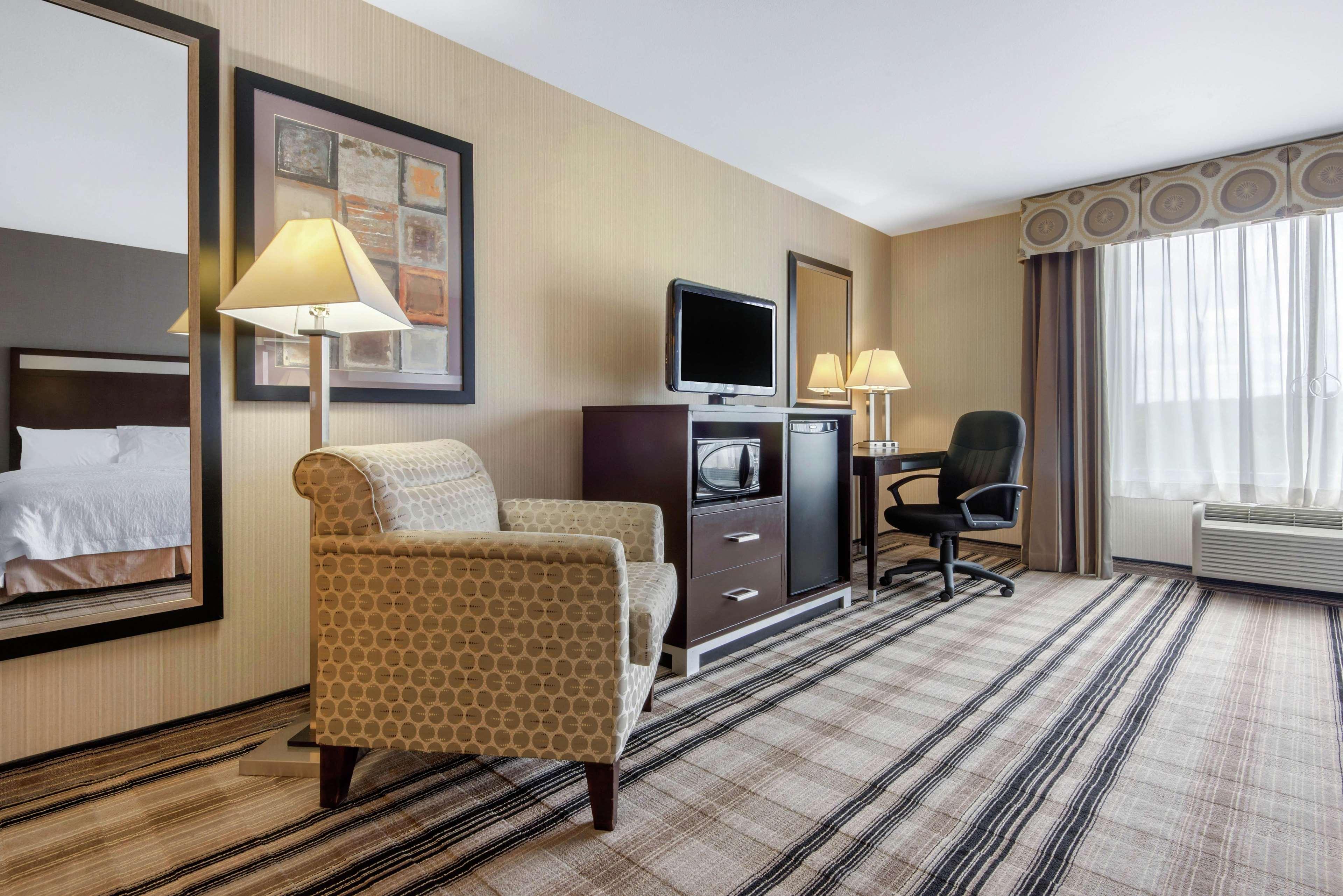 Hampton Inn Meadville Bagian luar foto