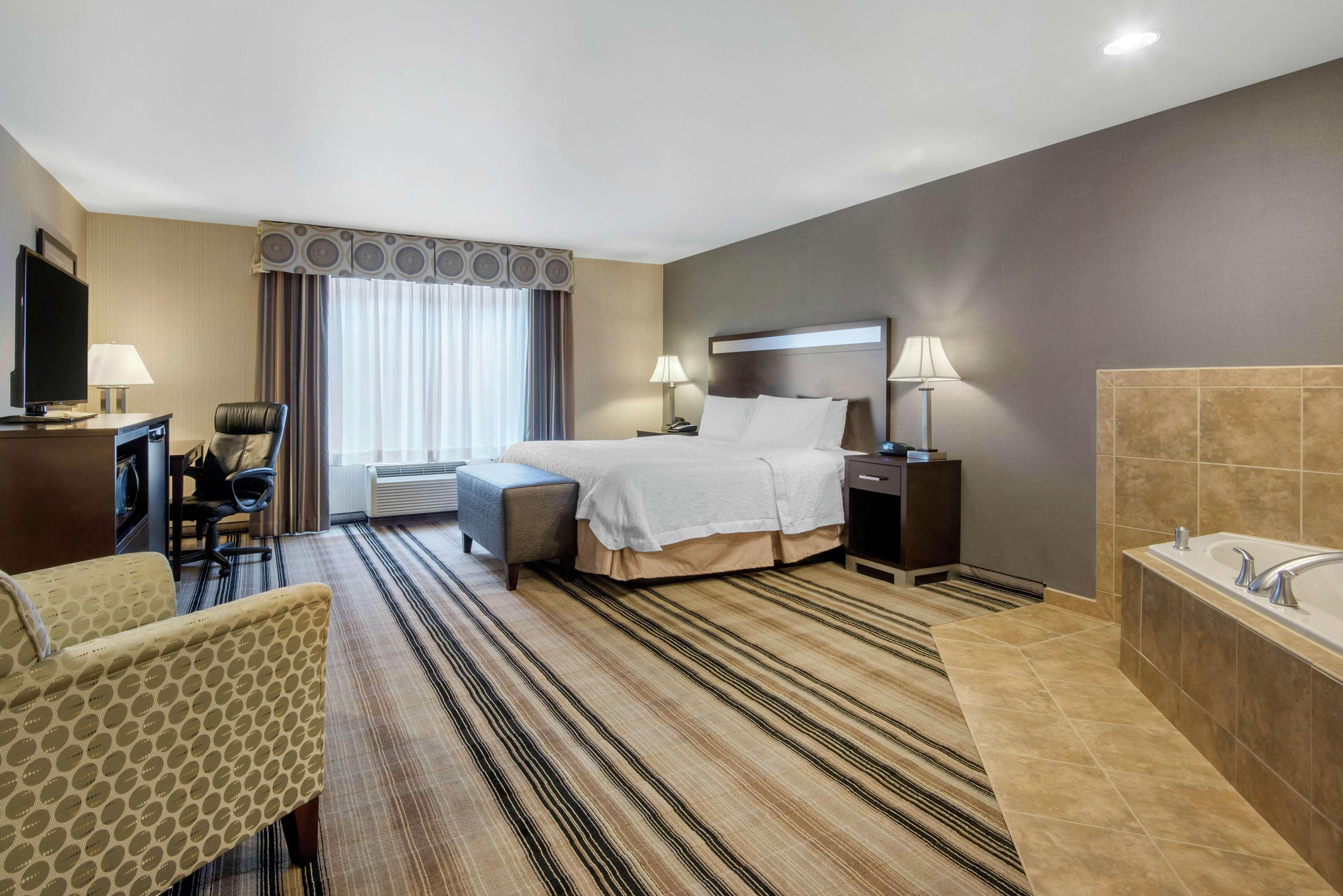 Hampton Inn Meadville Bagian luar foto