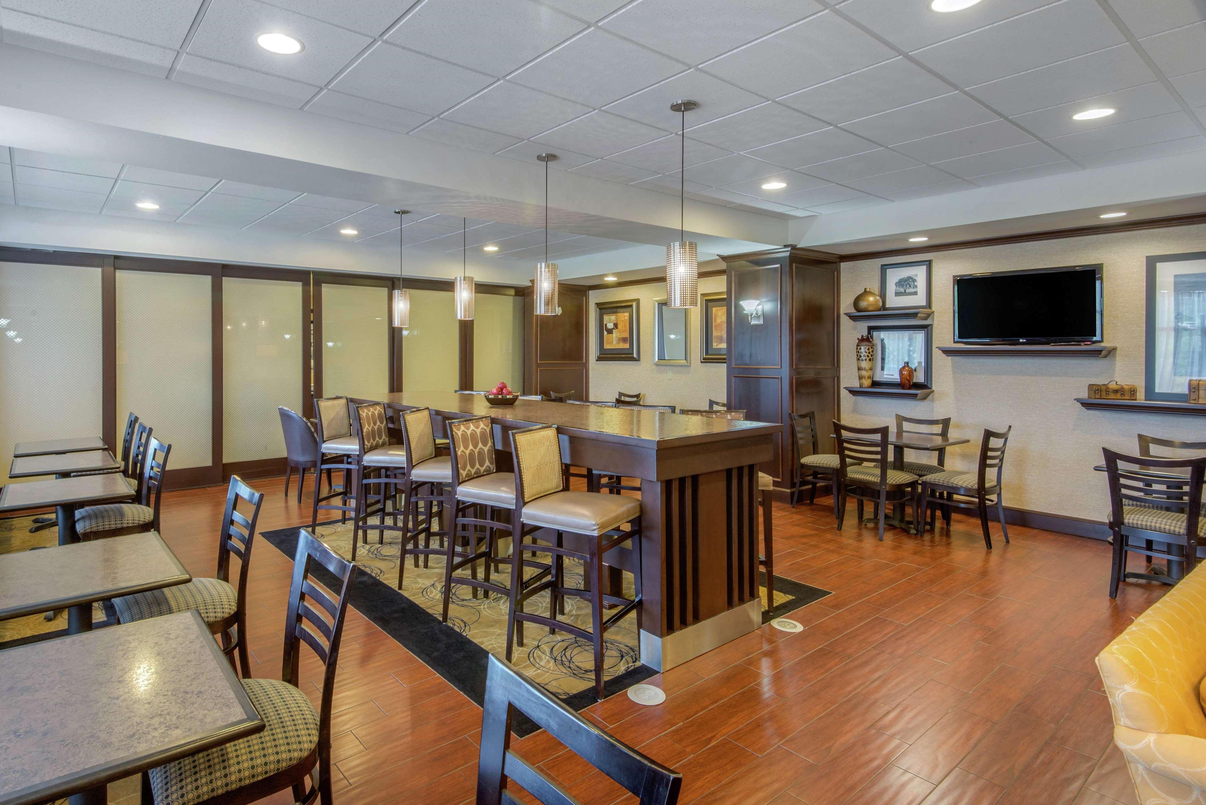 Hampton Inn Meadville Bagian luar foto