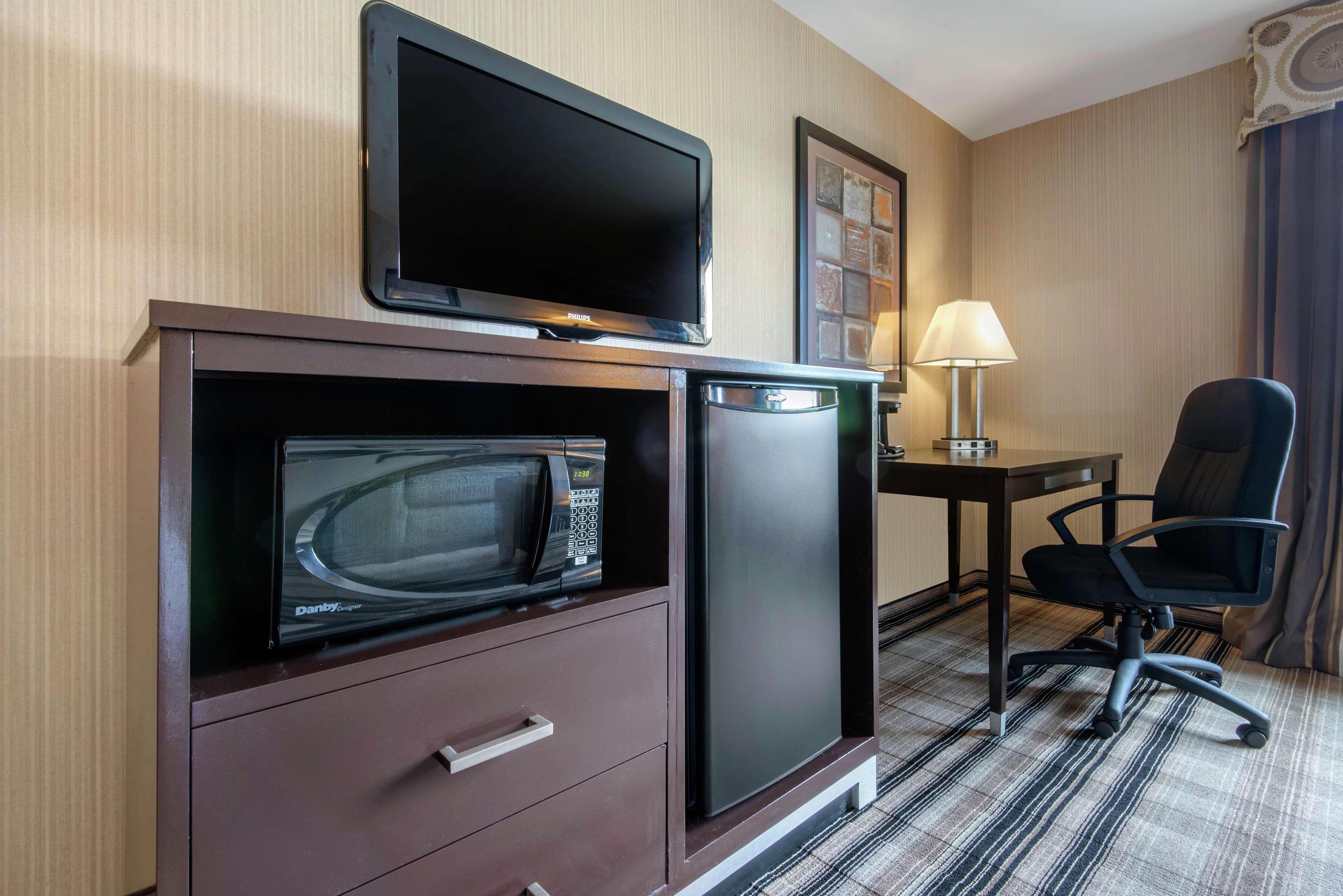 Hampton Inn Meadville Bagian luar foto