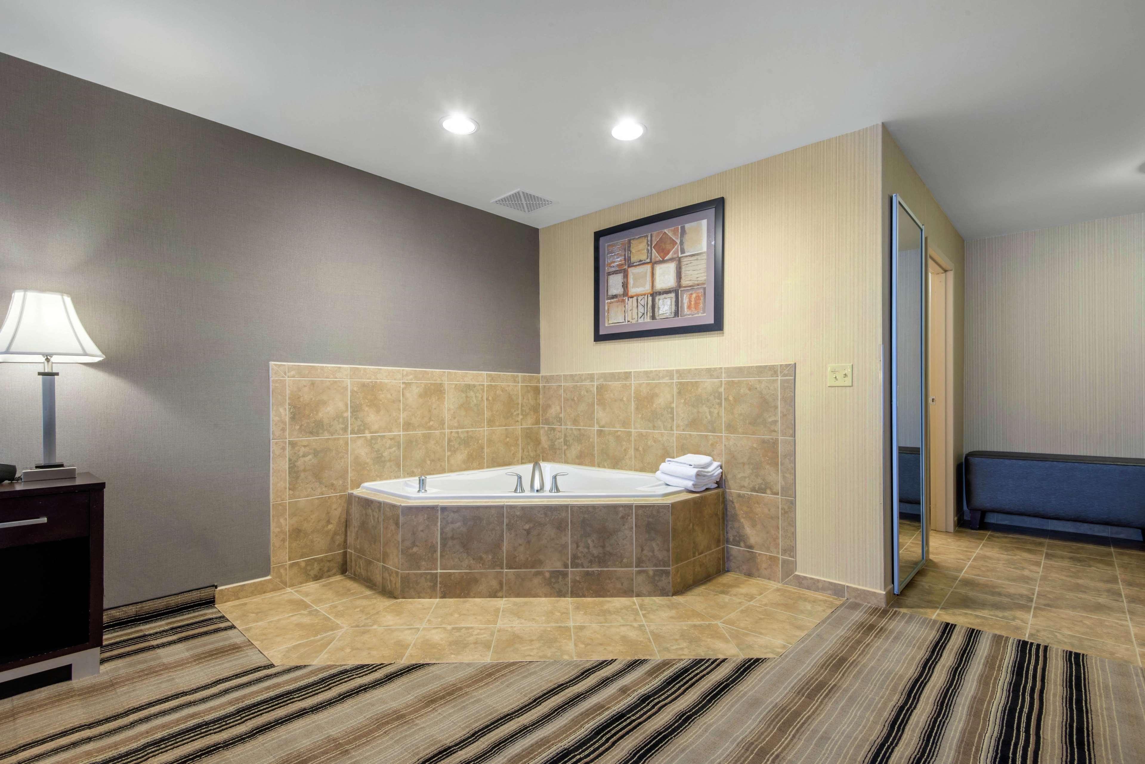 Hampton Inn Meadville Bagian luar foto