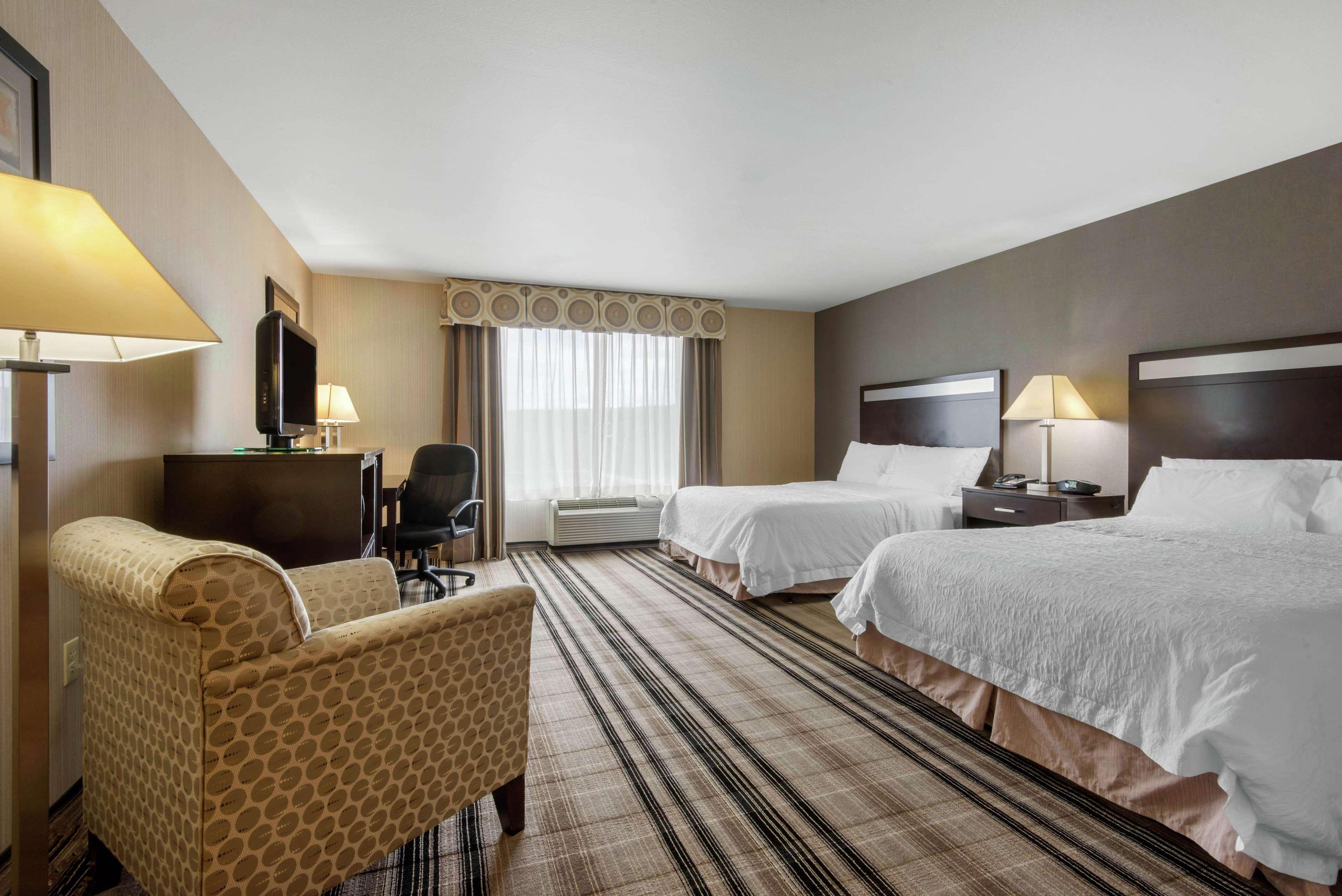 Hampton Inn Meadville Bagian luar foto