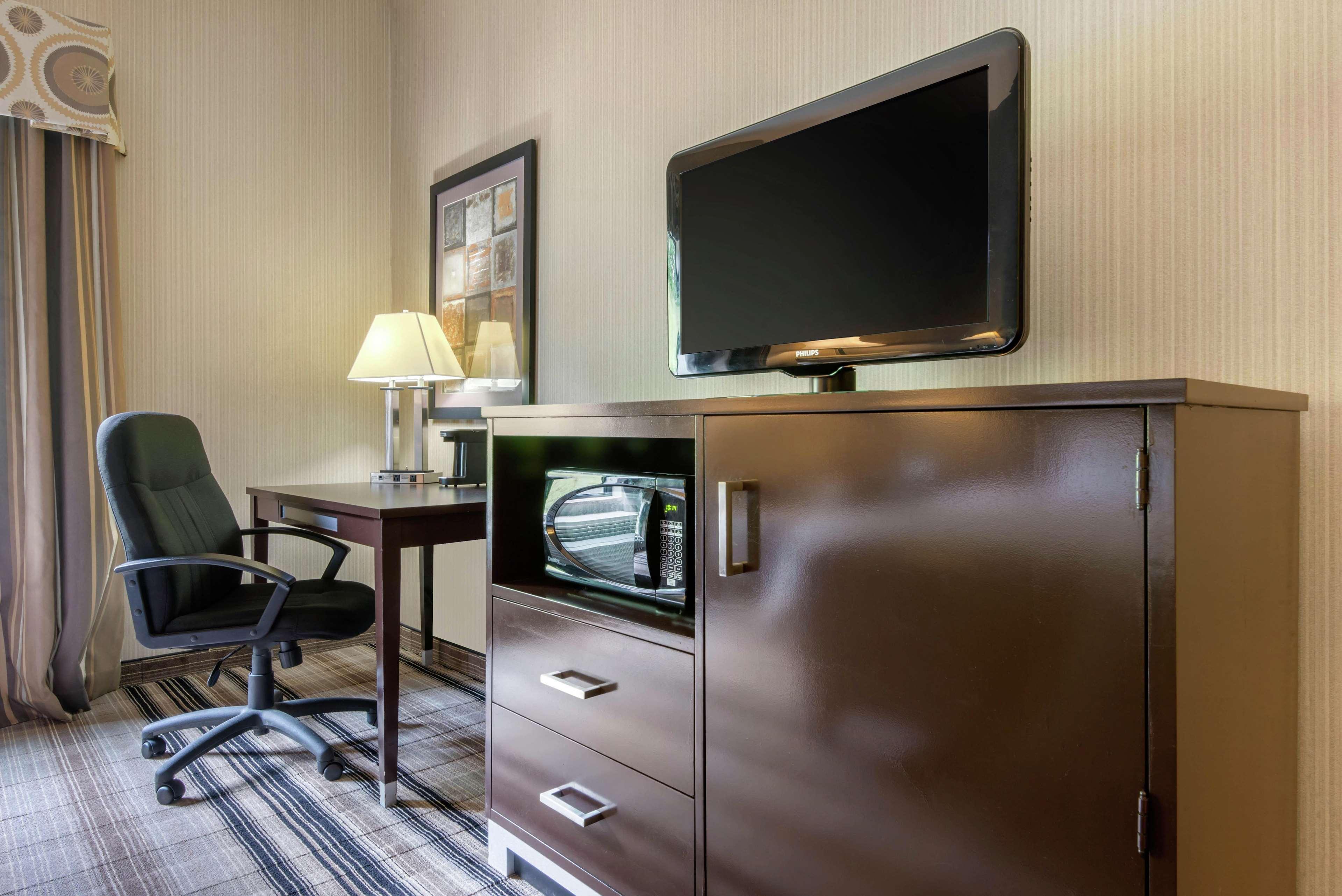 Hampton Inn Meadville Bagian luar foto