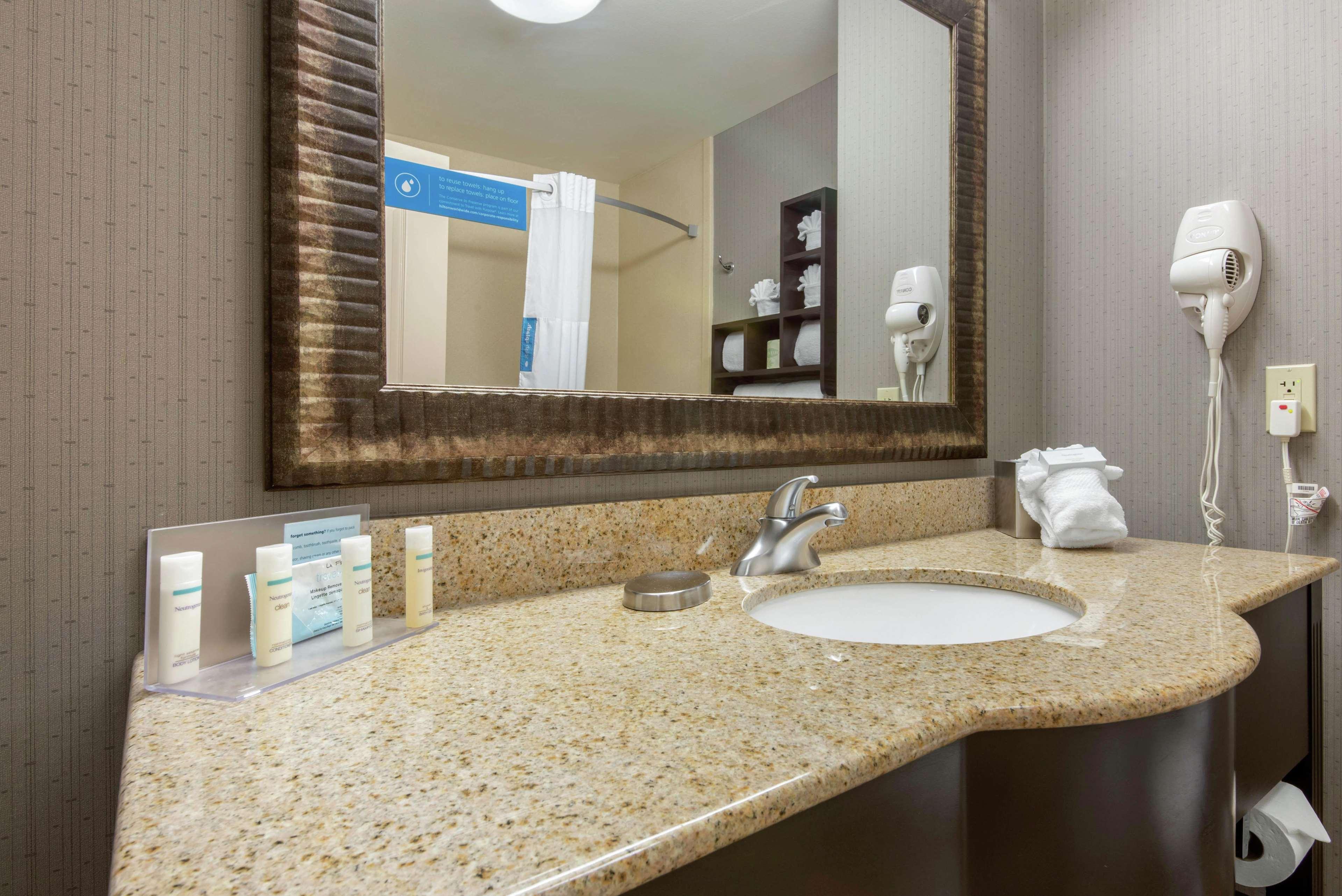 Hampton Inn Meadville Bagian luar foto