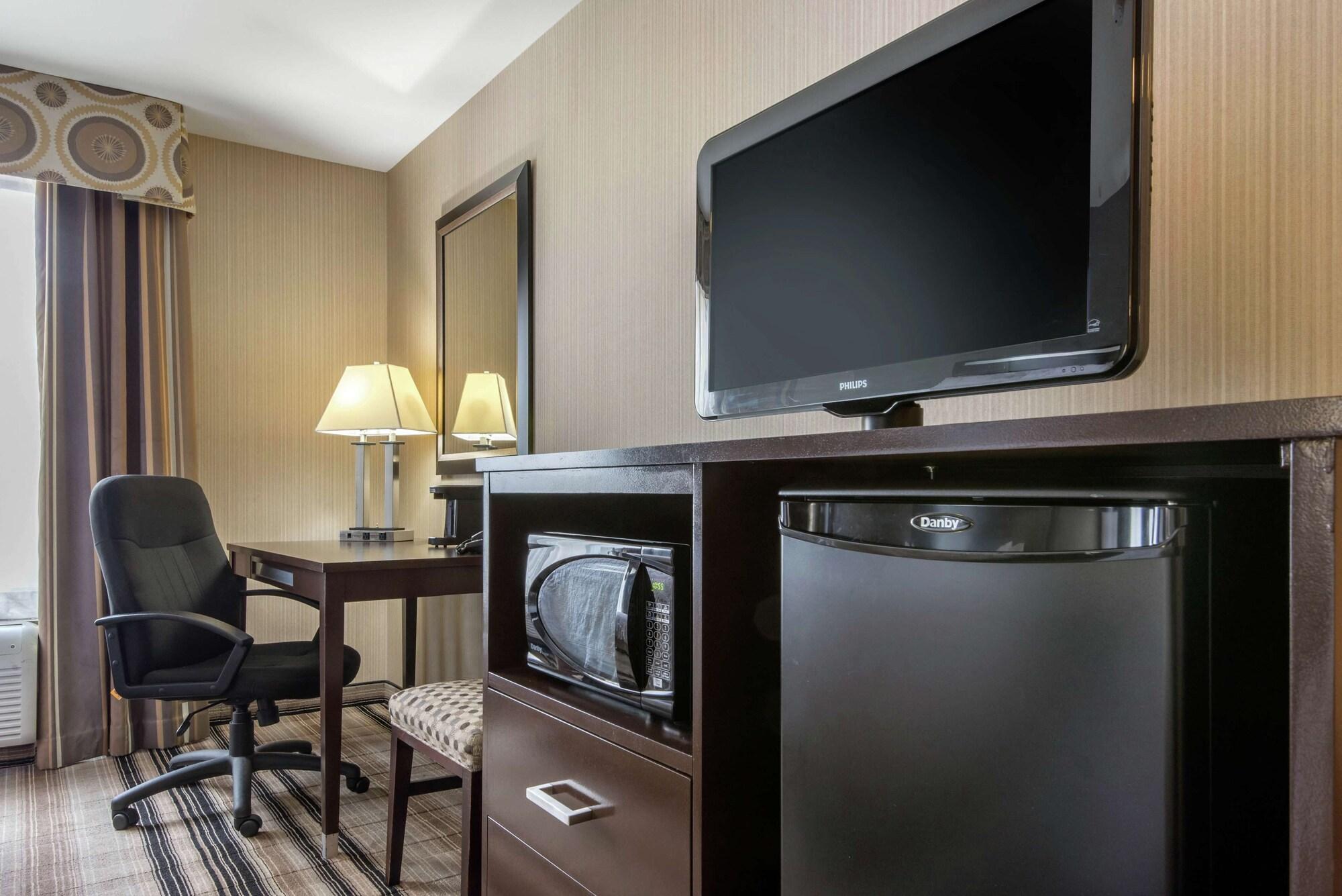Hampton Inn Meadville Bagian luar foto