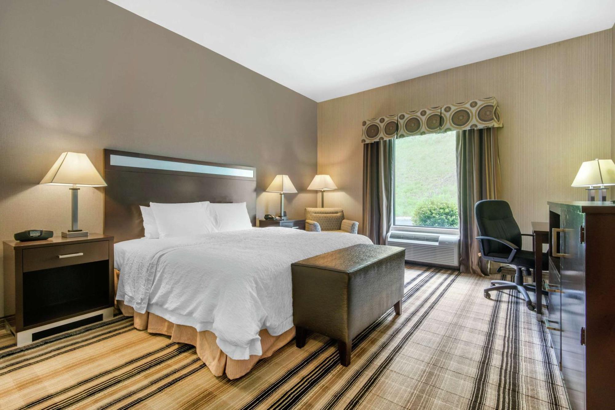 Hampton Inn Meadville Bagian luar foto