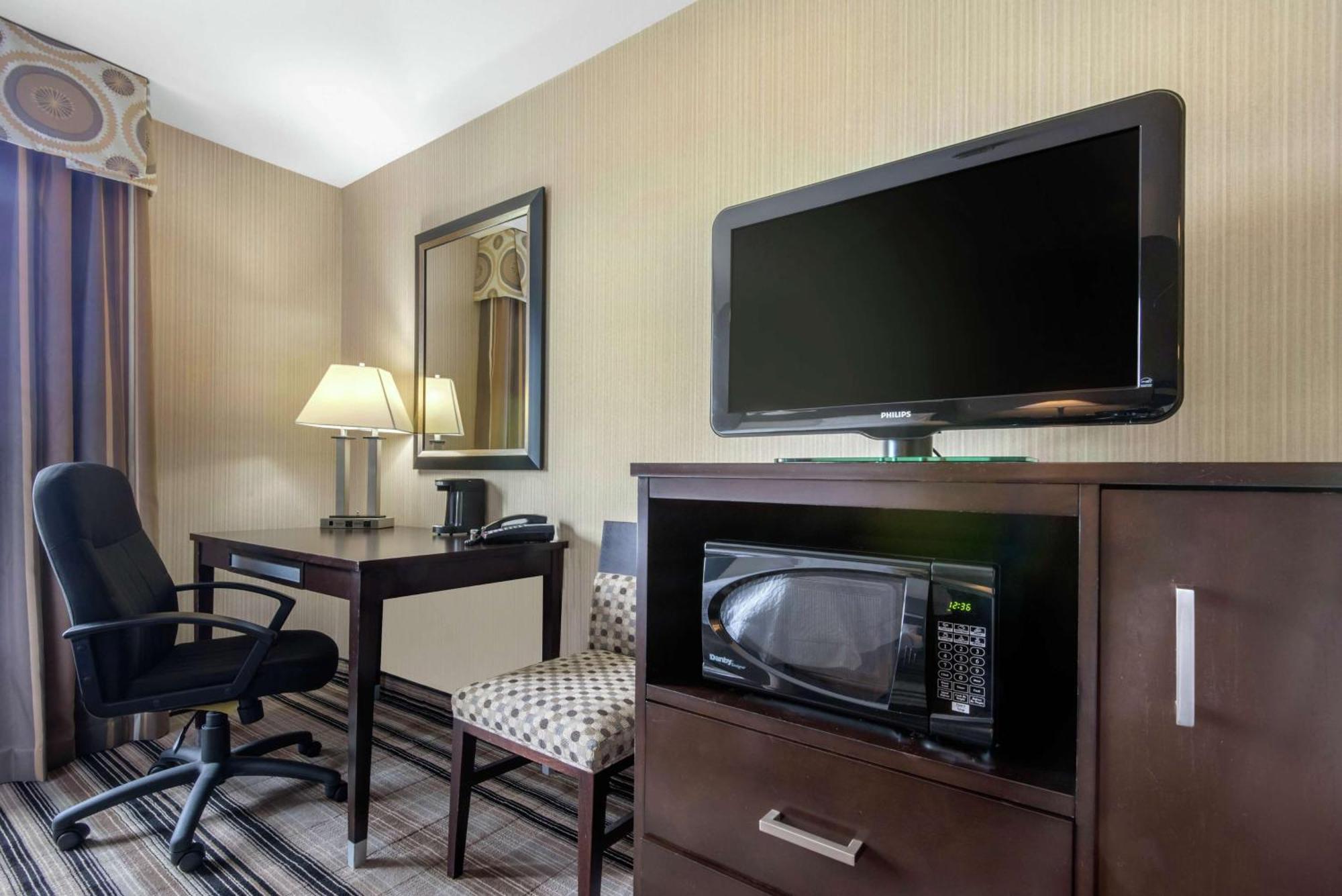 Hampton Inn Meadville Bagian luar foto