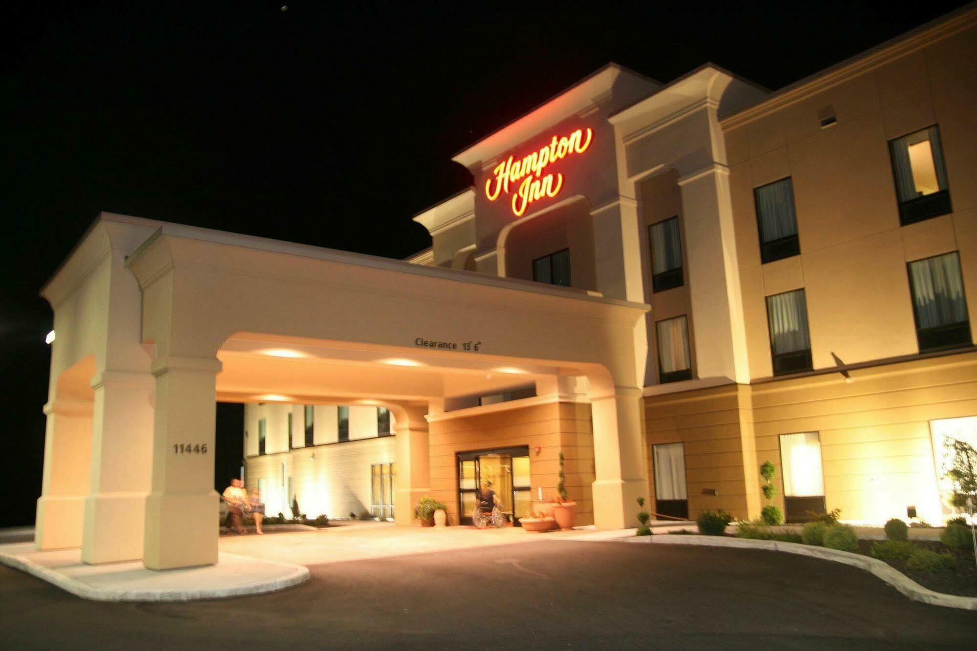 Hampton Inn Meadville Bagian luar foto